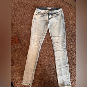 light wash skinny jeans